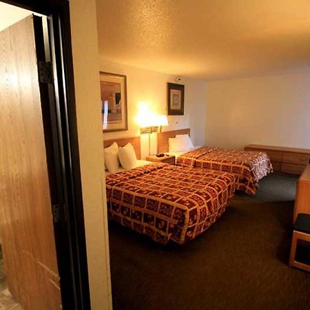 Norwood Inn And Suites - Minneapolis-St Paul Розвіль Екстер'єр фото