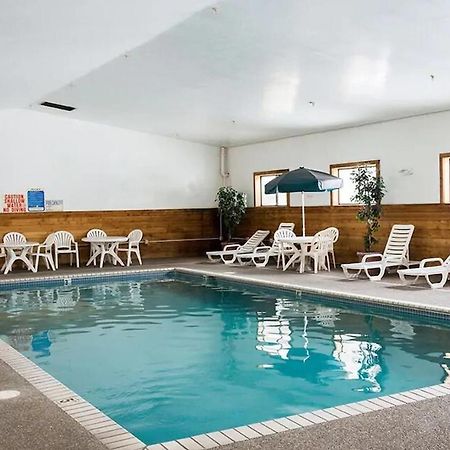 Norwood Inn And Suites - Minneapolis-St Paul Розвіль Екстер'єр фото