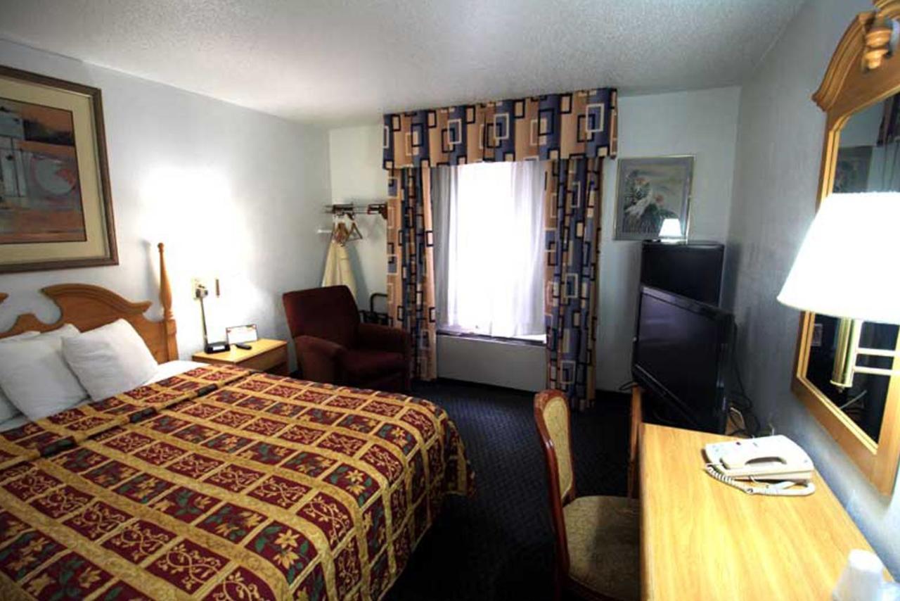 Norwood Inn And Suites - Minneapolis-St Paul Розвіль Екстер'єр фото