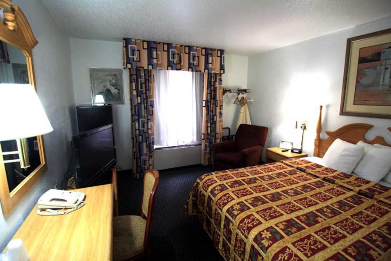 Norwood Inn And Suites - Minneapolis-St Paul Розвіль Екстер'єр фото