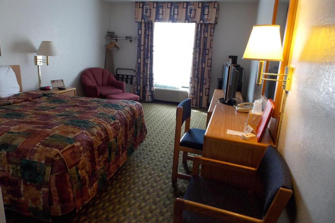 Norwood Inn And Suites - Minneapolis-St Paul Розвіль Екстер'єр фото