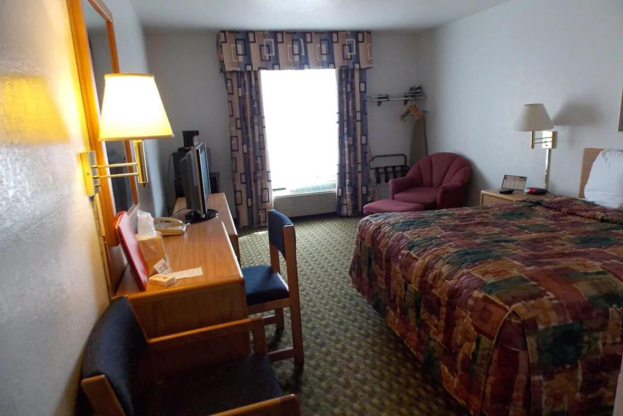 Norwood Inn And Suites - Minneapolis-St Paul Розвіль Екстер'єр фото