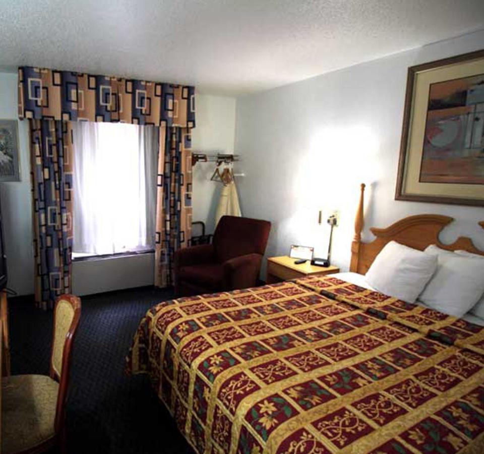 Norwood Inn And Suites - Minneapolis-St Paul Розвіль Екстер'єр фото