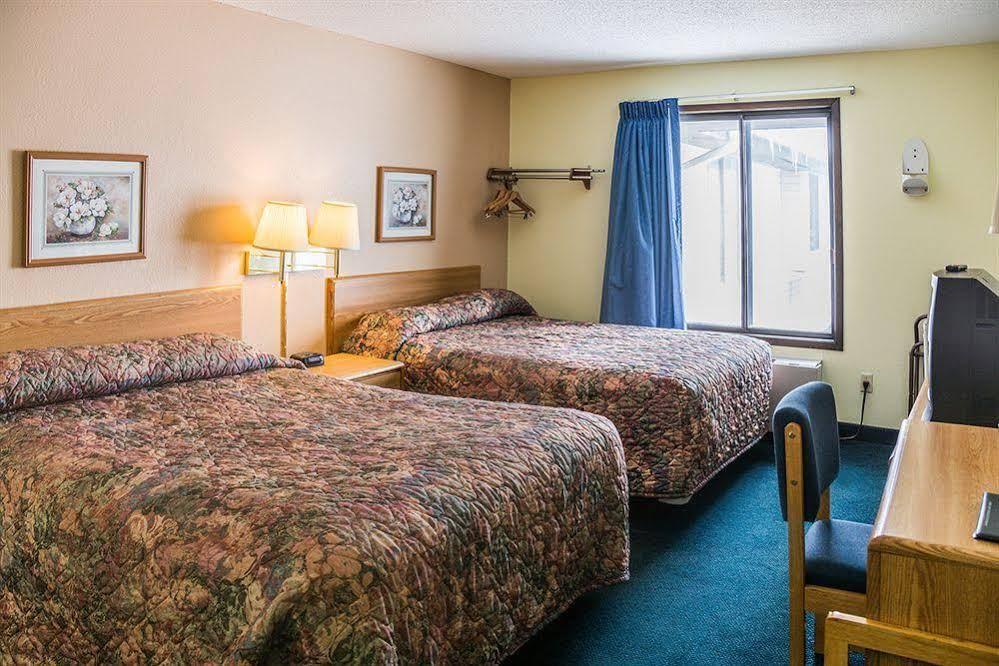 Norwood Inn And Suites - Minneapolis-St Paul Розвіль Екстер'єр фото