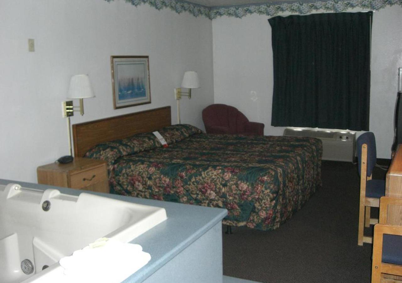 Norwood Inn And Suites - Minneapolis-St Paul Розвіль Екстер'єр фото