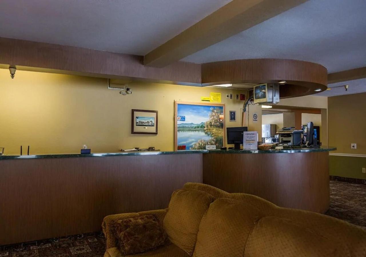 Norwood Inn And Suites - Minneapolis-St Paul Розвіль Екстер'єр фото