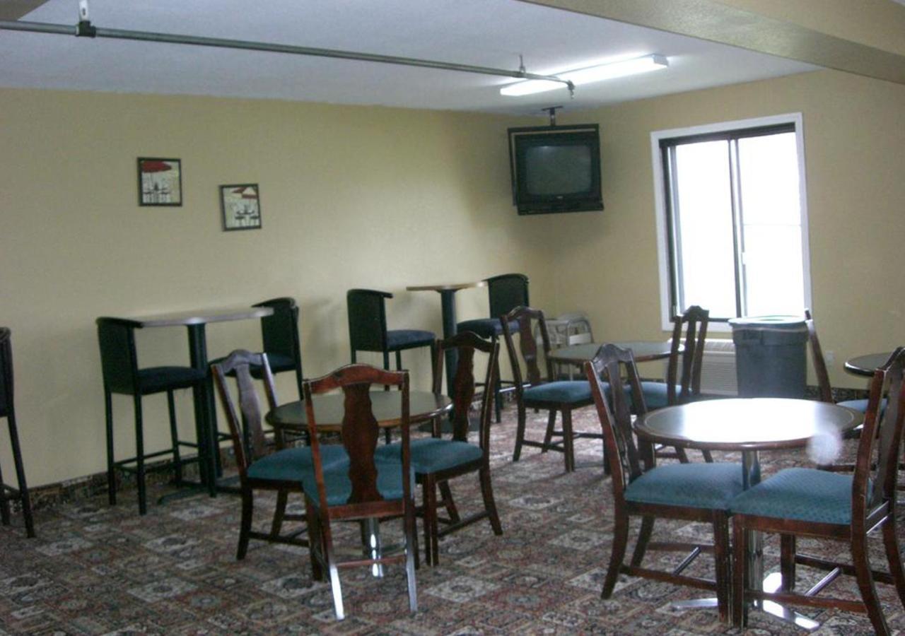 Norwood Inn And Suites - Minneapolis-St Paul Розвіль Екстер'єр фото